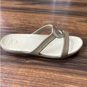 Crocs Sandals 8 Toupe Silver Sanrah Circle Slide Beach Round Flats